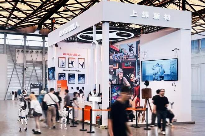 潮玩化突围！人形机器人闯进ChinaJoy